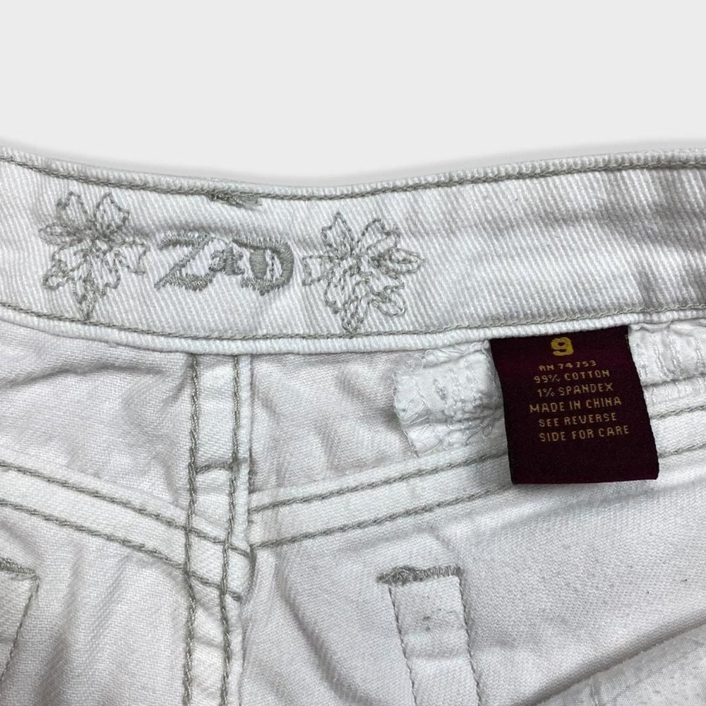 Zana Di White Denim Distressed Shorts - Picture 3 of 4